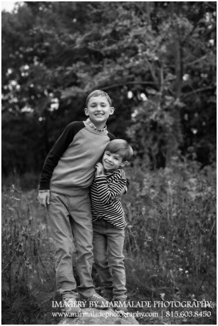 A photo of a pair of brothers for family photos in Chicagoland