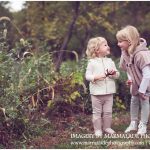 An example of a photograph of young sisters in the fall