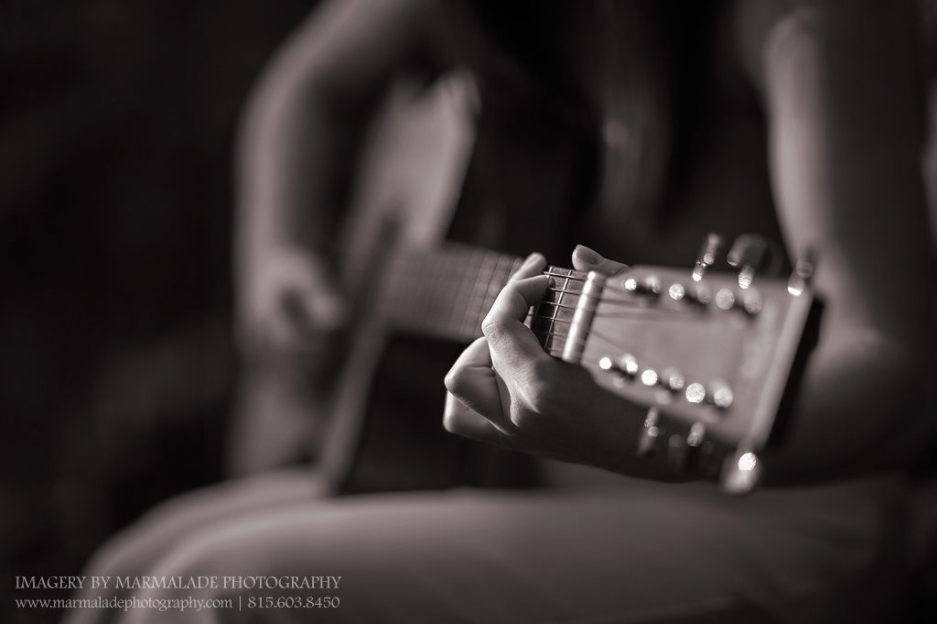 Musician photographs in Chicago