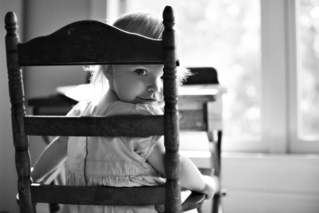 At home photo session with a Chicago toddler